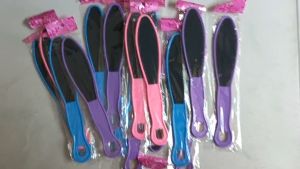 Dụng cụ chà gót chân bằng nhựa 2 mặt nhám tẩy tế bào chết giúp gót chân hồng hào sạch sẽ