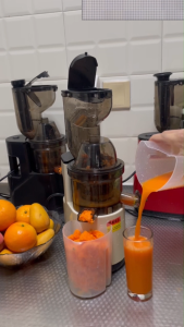 Fully Automatic Juicers Heavy Duty Juice Residue Separation Household Cold Press Juicer Machines Fruit and Vegetable Juicer Large Diameter Non-cutting Filter for Home Commercial Use