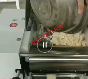 Máy cán bột công nghiệp. Công suất 1500W. Năng suất 40 - 50 kg/giờ. Nặng 105 kg. Bảo hành 12 tháng xuất hóa đơn VAT liên hệ shop