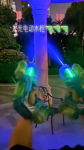 ปืนฉีดน้ำสงกรานต์ สงกรานต์ ของเล่น แรงดันสูง ความจุขนาดใหญ่ มีแสงสว่าง ดังในtiktok การต่อสู้ทางน้ำ ยิงระยะไกลพิเศษ