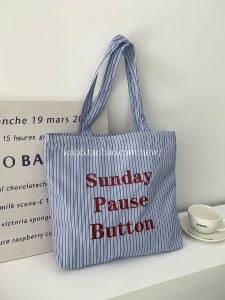 กระเป๋าผ้าใบลายทางความจุขนาดใหญ่สไตล์เกาหลี 2025 กระเป๋าสะพายไหล่ผ้าใบลายตัวอักษรแฟชั่นสำหรับการเดินทางไปทำงานทุกวัน