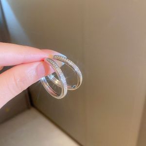 Frascati ใหม่ - ซิลเวอร์โกลด์สีประดับเพชร Huggie ต่างหูห่วง สำหรับผู้หญิง ห้องของขวัญ ผู้หญิง 100 เวลา