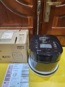 Nồi cơm nội địa Nhật cao tần (IH) Toshiba RC-18VSR (1.8L) áp suất hút chân không (NEW)