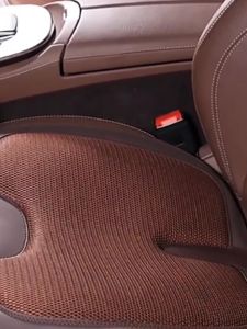 Car seat cushion ice silk one-piece seat cushion for car universal cooling pad non-slip breathable seat car bed