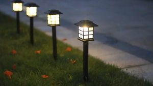 Đèn sân vườn năng lượng mặt trời