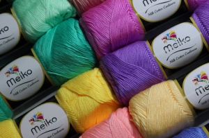 (เหลือบน้ำเงินเขียว 4 ม้วน) ไหมพรมสำหรับเด็กอ่อน ไหมพรม คอตตอน ถักหมวก ผ้าพันคอ