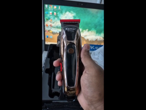 Kemei KM-PG1990A Professional Hair Clipper LCD Display Adjustable Blade 2000mAh USB Rechargeable Cordless Trimmer with 4 Guide Combs