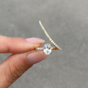 Huitan Chic Designed Oval Cubic Zirconia Wedding Rings for Women Gold Color/Silver Color New Rings Statement Party Jewelry