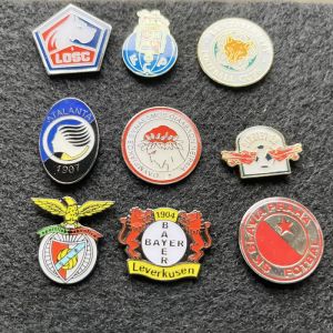 หมุดเข็มกลัดแมนเชสเตอร์ซิตี้เรอัลมาดริดสโมสรฟุตบอลปุ่มโลหะสำหรับมิลานปารีสลิเวอร์พูลอินเตอร์ฟุตบอลของที่ระลึกของขวัญวันเกิด