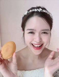 มิกิ โกลด์คอลลาเจน&ไวท์เทนนิ่งโซฟ *90g.* (กล่องทอง) สบู่ทองคำ ก้อนใหญ่จั้มโบ้ สุดคุ้ม!! ใช้ทำความสะอาดผิวหน้า-ผิวกาย