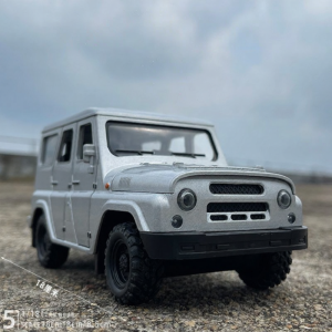 Simulated Off-road Metal Car Model 1/18