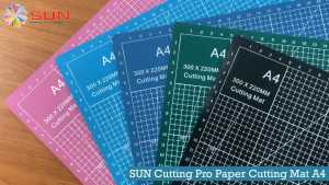 Alas Potong Kertas ( Cutting Mat ) Uk. A2 / A1 Bahan PVC Double-Side Self Healing untuk potong kertas HVS Foto Art Paper Silky Doff Kartu Nama