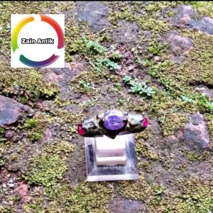 Cincin perunggu kuno tiga batu