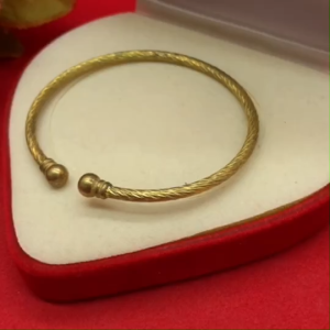 กำไลซีทองเหลืองหัวตุ้ม ตัวเรือนลายเกลียว ฟรีไซส์ ใส่ในชีวิตประจำวันได้