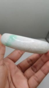 ๋J214กำไลหยกพม่าเนื้อแข็งสีขาวแต้มเขียวเนื้อเทียน