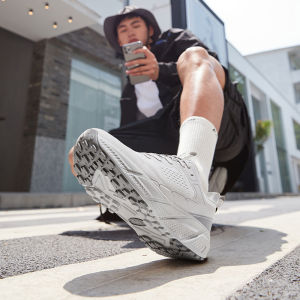 รองเท้าผ้าใบวิ่งแบบมืออาชีพกันลื่นสำหรับผู้ชายระบายอากาศได้สวมใส่สบายผ้าตาข่ายใหม่สำหรับฤดูใบไม้ร่วง