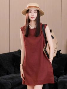 ชุดเดรสคอวีแขนกุดผ้าลินินคอตตอนสีแดง ฤดูร้อน 2025 ชุดเดรสสั้นสไตล์ฝรั่งเศสสำหรับผู้หญิงไซส์เล็ก ชุดเดรสทรงเอเอวสูง