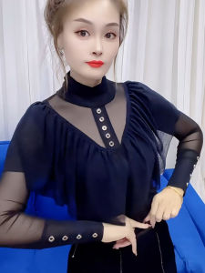 เสื้อยืดคอกลมแขนยาวผู้หญิงแฟชั่น กระดุม ผ้าตาข่าย เสื้อชั้นในทรงเข้ารูป ฤดูใบไม้ผลิ 2023 เสื้อผ้าทำงาน วัสดุอื่นๆ