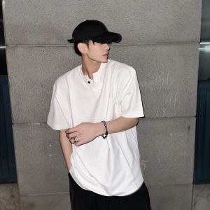 เสื้อยืดคอกว้างแขนสั้นทรงหลวมสไตล์เกาหลีสำหรับผู้ชาย ทรงหลวมสบายๆ ลายสีพื้น เสื้อเชิ้ตคอกลมแขนสั้นลายสีพื้นฤดูร้อน