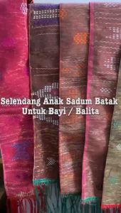 Selendang Anak Sadum Batak: Aksesoris Tradisional untuk Bayi & Balita