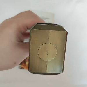 วิธีการเปิดขวดเบียร์มัลติฟังก์ชั่น รูปร่างหัวค้อน แม่เหล็กในตัว สามารถยึดด้วยแม่เหล็กและติดเข้ากับตู้เย็นได้