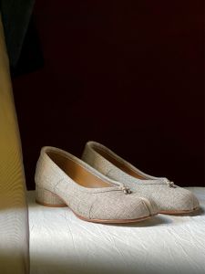 รองเท้าบัลเลต์แบบมีหัวแหลมทรงหัวมน ดีไซน์เนอร์สุดหรู ทรงหัวมน รองเท้าส้นเตี้ย สวมใส่สบาย ผลิตจากผ้าฝ้ายผสมโพลีเอสเตอร์