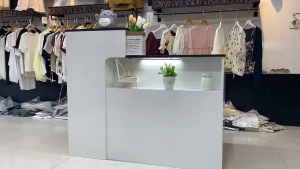 โต๊ะแคชเชียร์ โต๊ะคิดเงิน เคาน์เตอร์คิดเงินร้านค้า พร้อมช่องเก็บของ สำหรับร้านค้า คลินิก ออฟฟิศ ขนาด140x50x100cm พร้อมส่ง