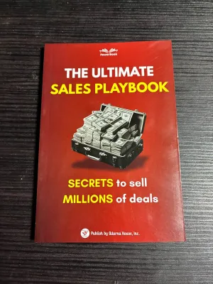 THE ULTIMATE SALES PLAYBOOK: SECRETS TO SELL MILLIONS OF DEALS (POWERBOOK/PAPERBACK)