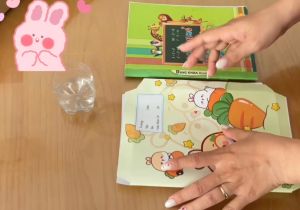 (HÀNG MỚI) Set 10 Giấy Bao Tập Thân Thiện Môi Trường Mẫu Natra Babythree Hoạt Hình Có sẵn Keo Dán 15.5x20.5cm