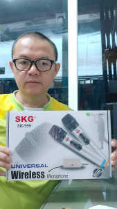 SKG ไมโครโฟน คู่ แบบมือถือ UHF ไร้สาย รุ่น SK-999 สีทอง ไมค์ลอย ไมค์ลอยไร้สาย