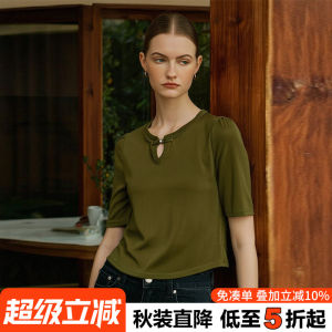 เสื้อยืดแขนสั้นทรงสลิมฟิตแบบมีกระดุม W Brand ทรงเข้ารูป ทรงเข้ารูป แขนสั้น สไตล์ลำลอง ฤดูใบไม้ร่วง 2025 สำหรับผู้หญิง