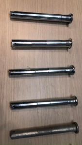 CỐT CHỐNG ĐỨNG(GIỮA) HONDA DREAMWAVE NHỎCÚPWAVE S110WAVE S RS VÀ SIRIUS RÁP LÊN ZIN THEO XE KHÔNG CHẾ CHÁO