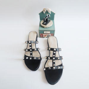 Sandal Piramid Wanita Sandal Heel 3cm Hitam
