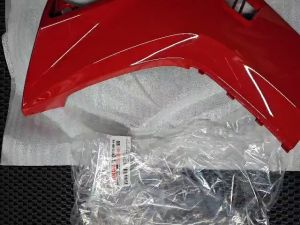 Cánh bửng màu đỏ cờ  Exciter 135 2005-2010 hàng zin chính hãng yamaha Vĩnh Phúc Cho AE Dọn Xe bị té bể tông đụng đủ các