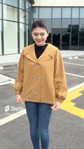 [Voucher 15% MOV 199K cap 100K  Áo khoác gió 2 lớp dáng ngắn HeraDG thiết kế cổ 2 ve 2 hàng cúc túi chéo chất liệu cao cấp chống nhăn WJKBC3041