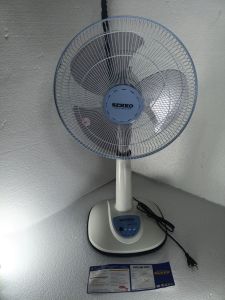 Quạt lửng thân nhựa Senko L1638