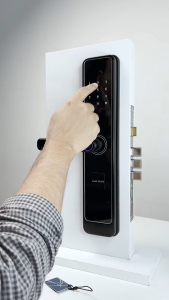 TaffHOME Smart Door Lock Kunci pintu digital Password Fingerprint Card RFID Alarm Handle Smartlock