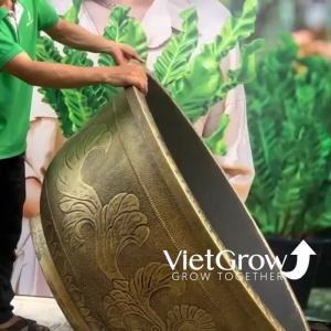 Chậu Nhựa Giả Đồng Hoa Văn Cổ Điển Kích Thước Miệng x Cao x Đáy: 120cm x 57cm x 76cm 371 Lít.