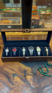 Hộp đựng đồng hồ 6 ngăn vân gỗ sang trọng và tinh tế