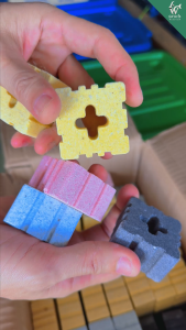 กลยุทธ์ความงามของ Ceramic รูปทรงสี่เหลี่ยม 8 ร่อง วัสดุกรองตู้ปลา สำหรับกรองน้ำตู้ปลา แบ่งขายเป็นชิ้น, ขนาด 4.5x4.5x3 cm