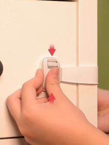 ตัวล็อคตู้ ที่ล็อคตู้เย็น ล็อคลิ้นชัก กันเด็กเปิดเอง ตัวใหญ่กว่า แข็งแรงกว่า สายหมุนได้ เด็กเปิดยาก ผู้ใหญ่เปิดง่าย