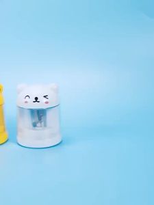 🔥จัดส่งภายใน 24 ชั่วโมง🔥เครื่องเหลาดินสอไฟฟ้า รูปทรงน่ารัก เหลาได้ภายใน 3 วินาที ใช้แบตเตอรี่ มาพร้อมสติกเกอร์ฟรี และที่ใส่มีด