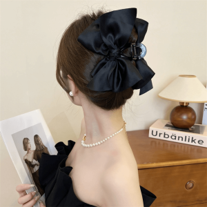 Elegant Satin Hair Claw Womens New 2024 Butterfly Knot Hair Accessories Shark Clip Updo Hairpins Korean Style Fashion Jewelry