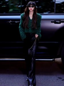 Retro Japanese Style V-Neck Lamb Fur Simulation Sweater Womens Loose Slimming Short Coat Autumn Winter New Arrival