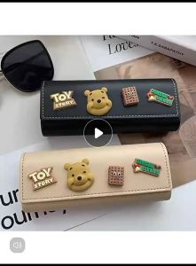 Hộp kính lót nỉ chống shock charm gấu Pooh LILA HKINHPO52