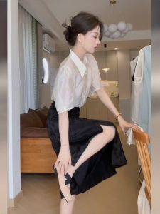 ชุดกระโปรงสั้นสไตล์จีนใหม่สำหรับผู้หญิง ชุดเสื้อสองชิ้น ฤดูร้อน 2025 ขนาดเล็ก สัมผัสระดับไฮเอนด์ เสื้อผ้าทำงาน