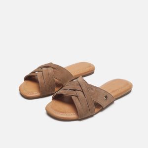 รองเท้าแตะหนังวัวแบบลำลองสำหรับผู้หญิงในช่วงฤดูร้อน สไตล์ใหม่ ทรงส้นแบน หนังแท้ กว้าน ทรงข้ามสายเดี่ยว รองเท้าแตะสวมสบายสำหรับกลางแจ้ง