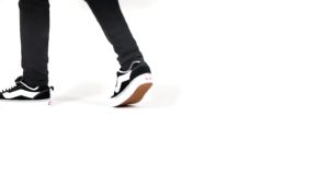 SEPATU VANS KNU SKOOL HITAM PUTIH PREMIUM TERBARU BERKUALITAS DENGAN SOL KARET GUM DT
