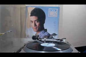 1 แผ่นเสียง 12นิ้ว J31 กิตติพันธ์ ยกมาทั้งใจ แผ่นVG++ ริ้วรอยบาง เสียงรบกวนเล็กน้อยไม่มีรอยลึก ปกVGลอกมีตำหนิขอบนิดหน่อย ขอบไม่ขาด สันทะลุ แผ่นได้รับการล้างทำความสะอาดแล้ว