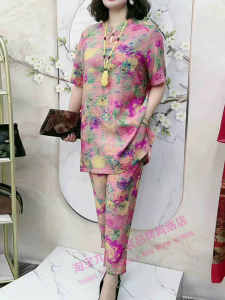 ชุดแฟชั่นลำลองแขนสั้นหลวมสำหรับคุณแม่วัยกลางคนและผู้สูงอายุ ชุดสองชิ้นลายดอกไม้ ฤดูร้อน 2024 ชุดทำงานสำหรับผู้หญิง